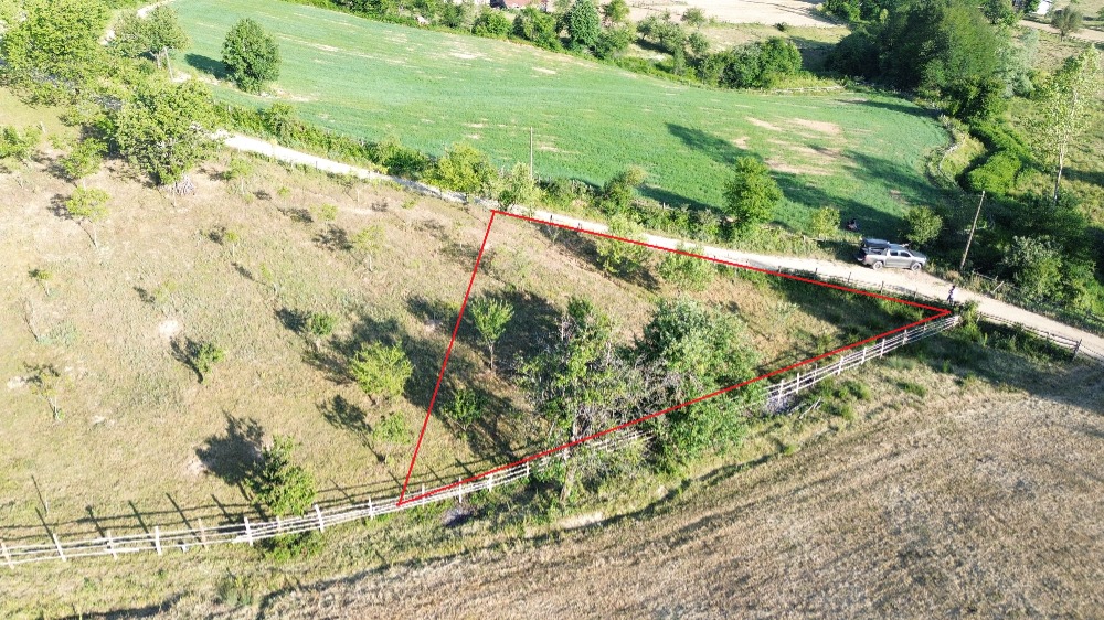  BURSA İZNİK KIRINTI KÖYÜ’NDE VADİ MANZARALI 347 m² İMARLI ARSA