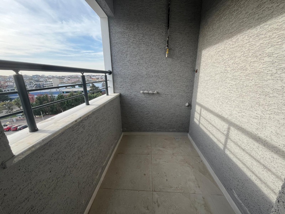 ÇAYIROVA BELEDİYESİ KARŞISI AÇIK TERASLI 3+2 SATILIK DUBLEX