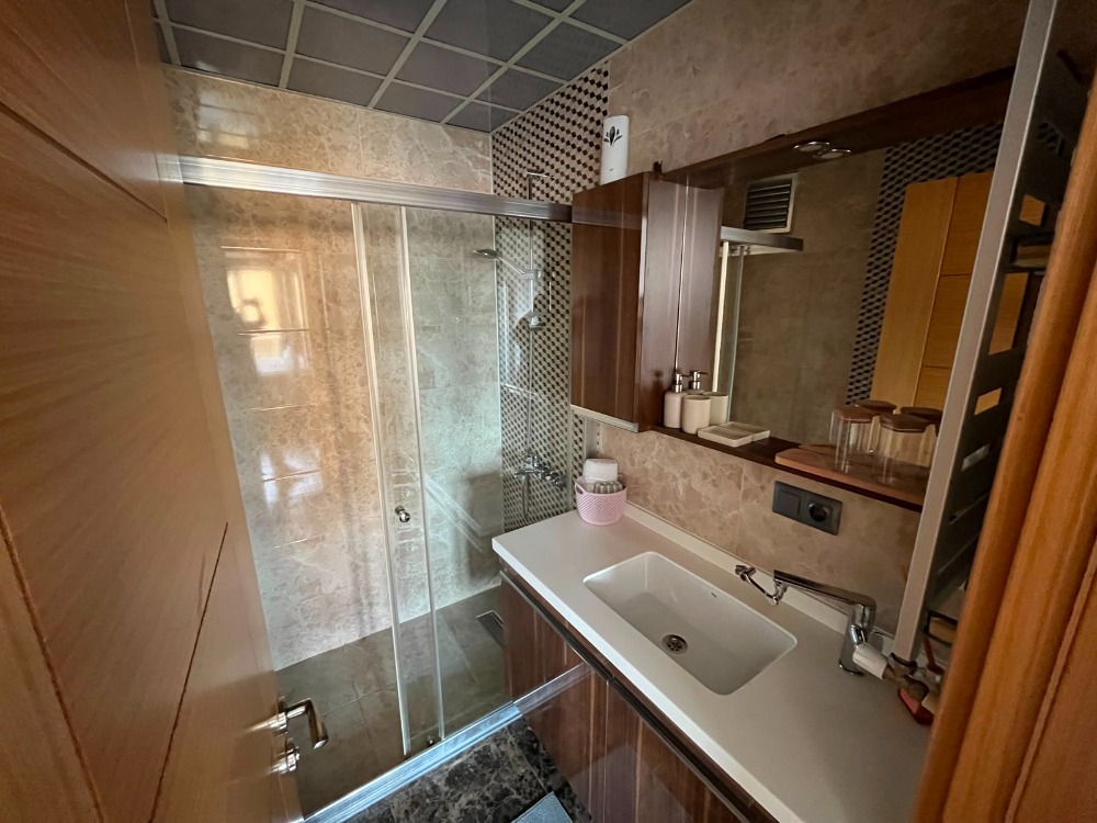 ÇINAR GOLD SİTESİNDE FULL EŞYALI DENİZ MANZARALI KİRALIK DAİRE