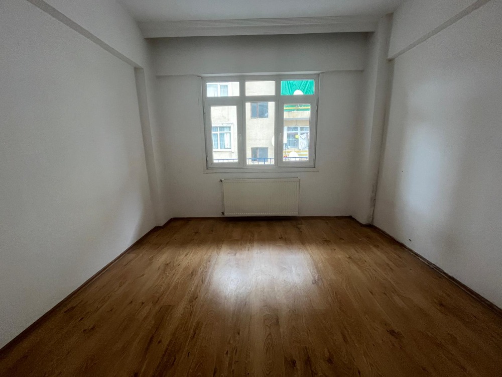 ANA CADDE ÜZERİNDE 2+1 KİRALIK DAİRE