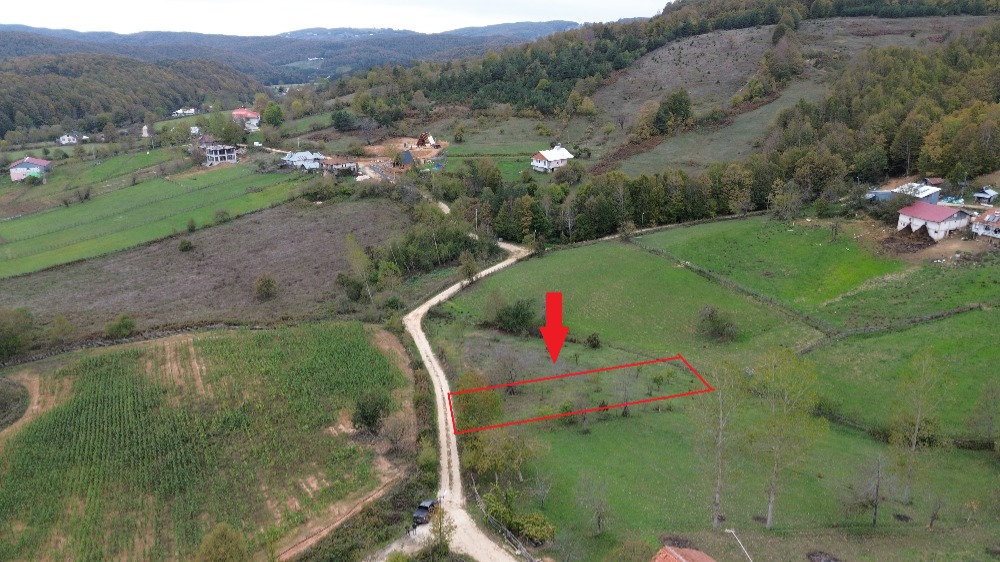 🌄 BURSA İZNİK KIRINTI KÖYÜ’NDE VADİ MANZARALI 760 m² İMARLI ARSA