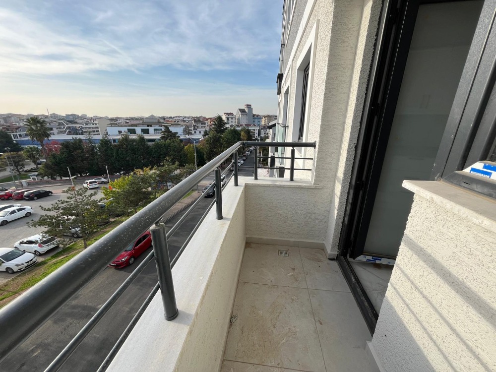 ÇAYIROVA BELEDİYESİ KARŞISI 3+1 ÖN CEPHELİ SATILIK DAİRE