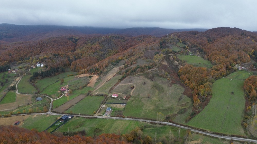🌄 BURSA İZNİK KIRINTI KÖYÜ’NDE VADİ MANZARALI 1317 m² İMARLI ARSA