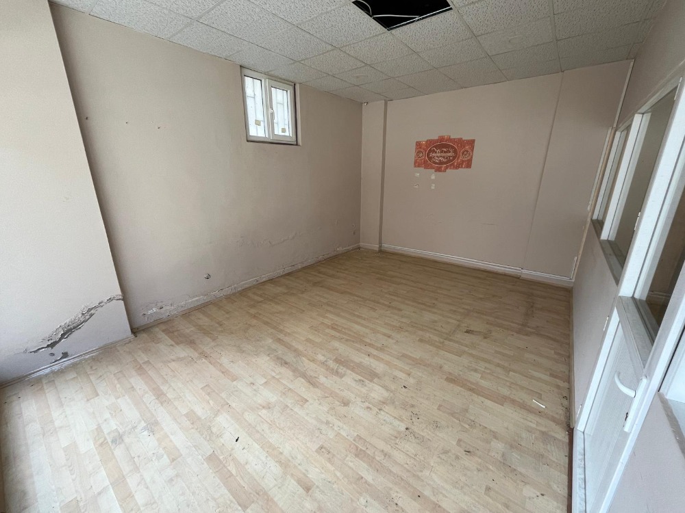180 M2 NET KULLANIM ALANLI DÜZ GİRİŞLİ KİRALIK DÜKKAN 