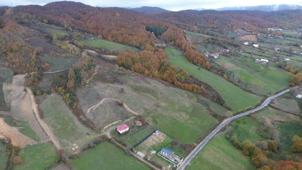 🌄 BURSA İZNİK KIRINTI KÖYÜ’NDE VADİ MANZARALI 1317 m² İMARLI ARSA
