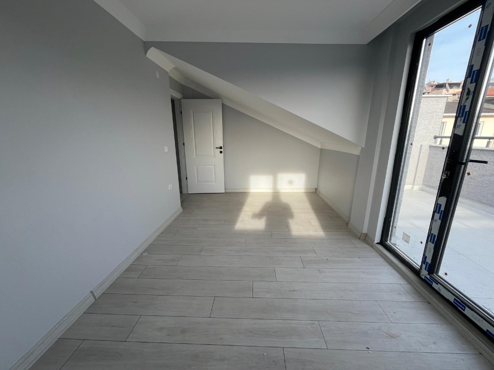 ÇAYIROVA BELEDİYESİ KARŞISI AÇIK TERASLI 3+2 SATILIK DUBLEX