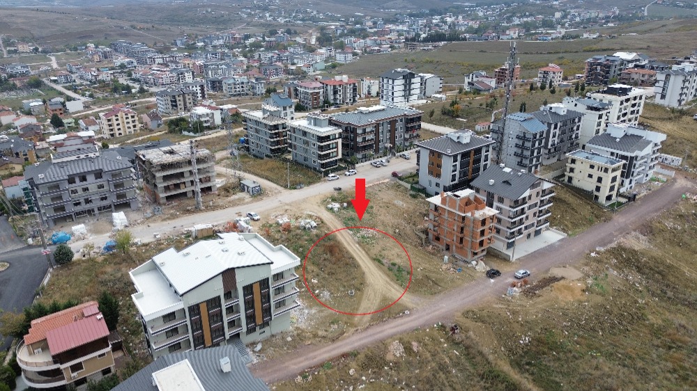 YALOVA ÇİFTLİKKÖY'DE İMARLI 336M2 ARSA