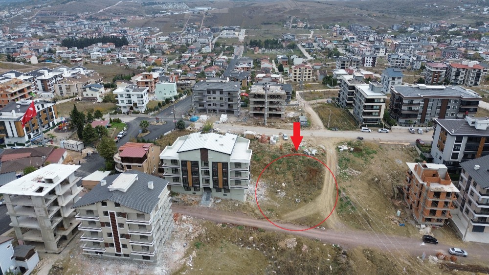 YALOVA ÇİFTLİKKÖY'DE İMARLI 336M2 ARSA