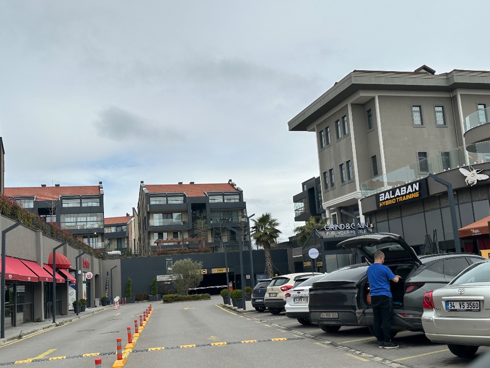 ÇEKMEKÖY ÇAMLIYAKA PROJESİNDE KİRALIK SIFIR OFİS KATI